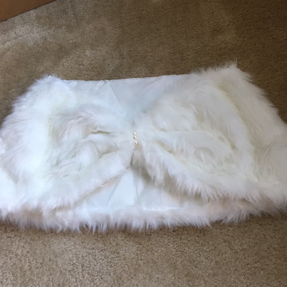 Faux fur bridal wrap
